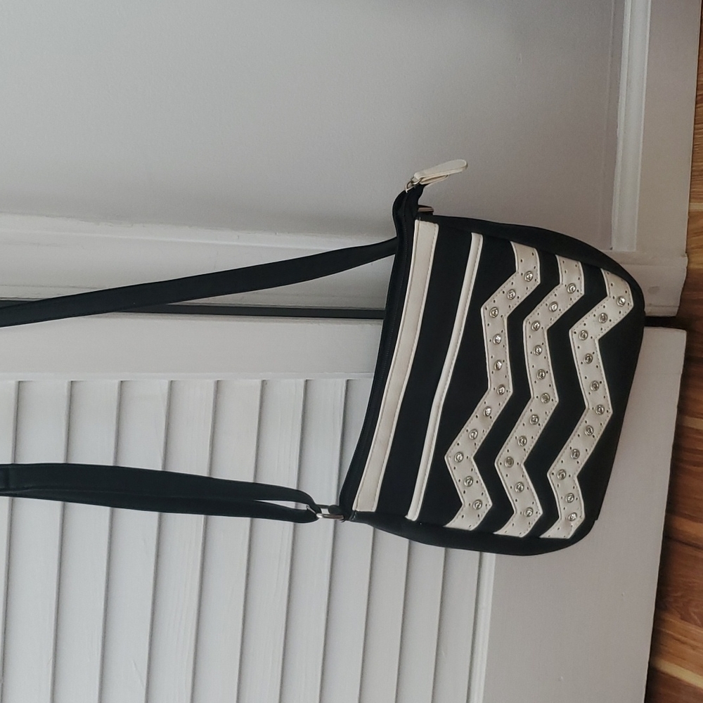 A crossbody bag